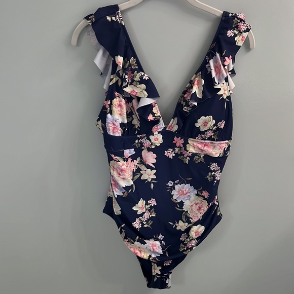 CUPSHE navy floral v neck swim suit - Picture 3 of 5